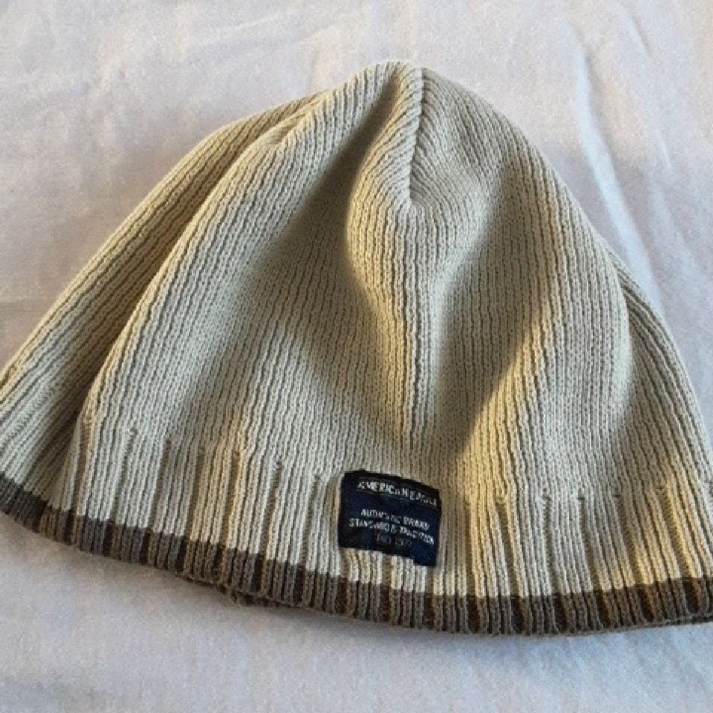 American Eagle Outfitters Light Tan Knit Beanie.